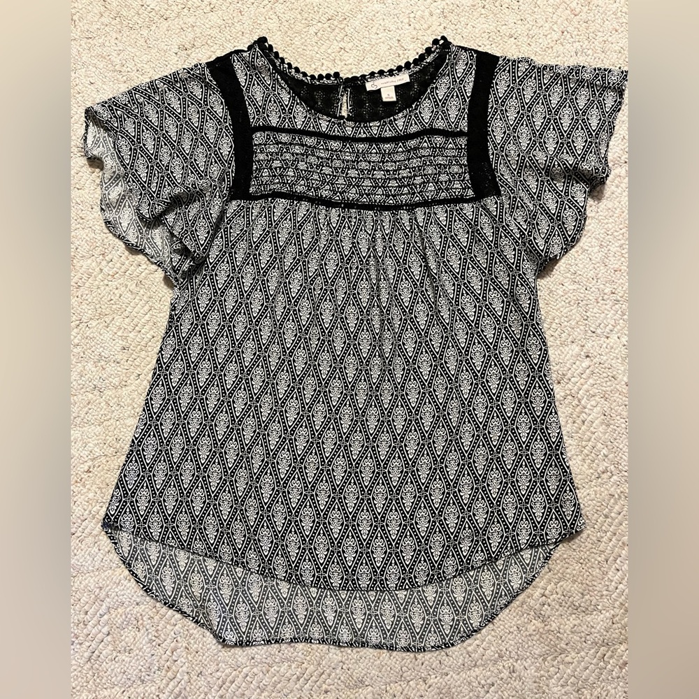 Women’s Black and White Flowy Blouse Size Small